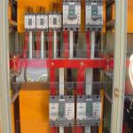 Barramento com proteção contra toques acidentais em Policarbonato